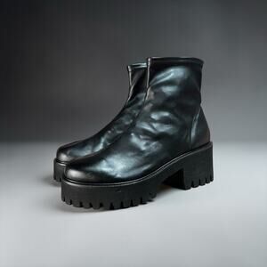 Frame Le Croyden style, featuring a leather upper and a chunky lug sole EU 38.5